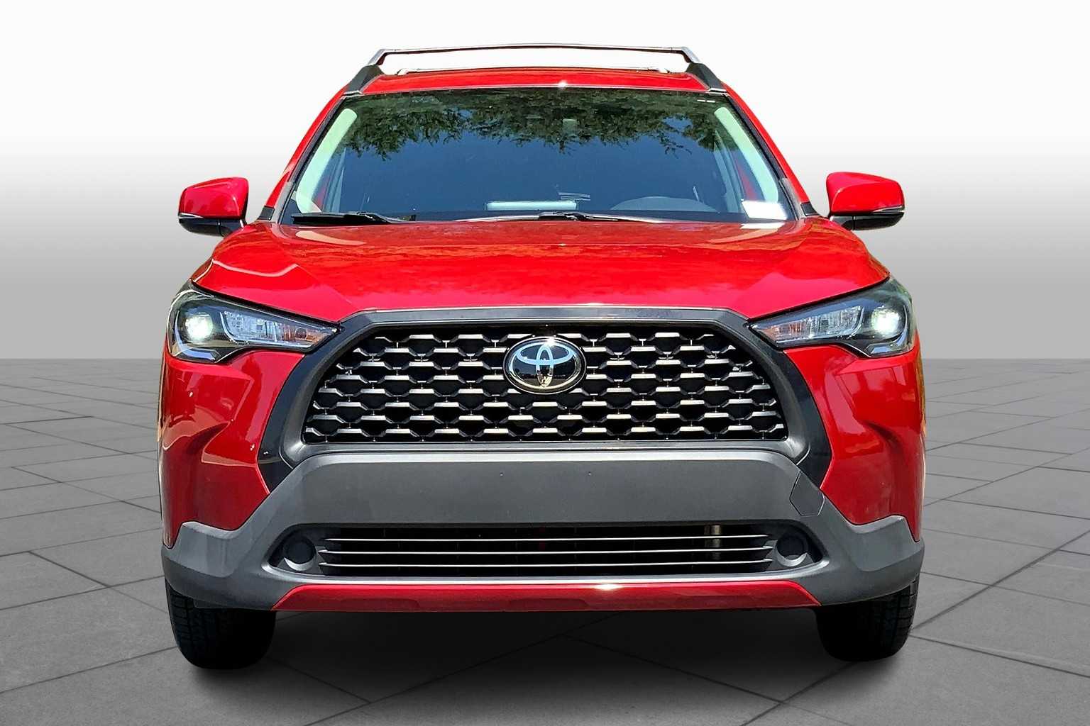 2022 Toyota Corolla Cross LE photo 3