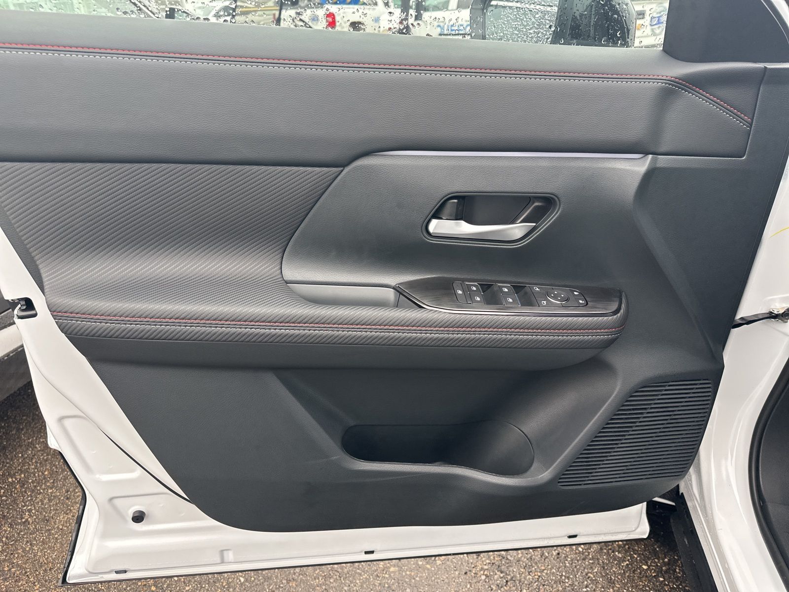 2026 Nissan Kicks SR photo 4