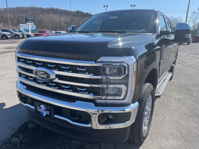 2025 Ford F-350 Lariat photo 3