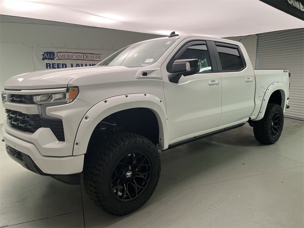2025 Chevrolet Silverado 1500 RST photo 3