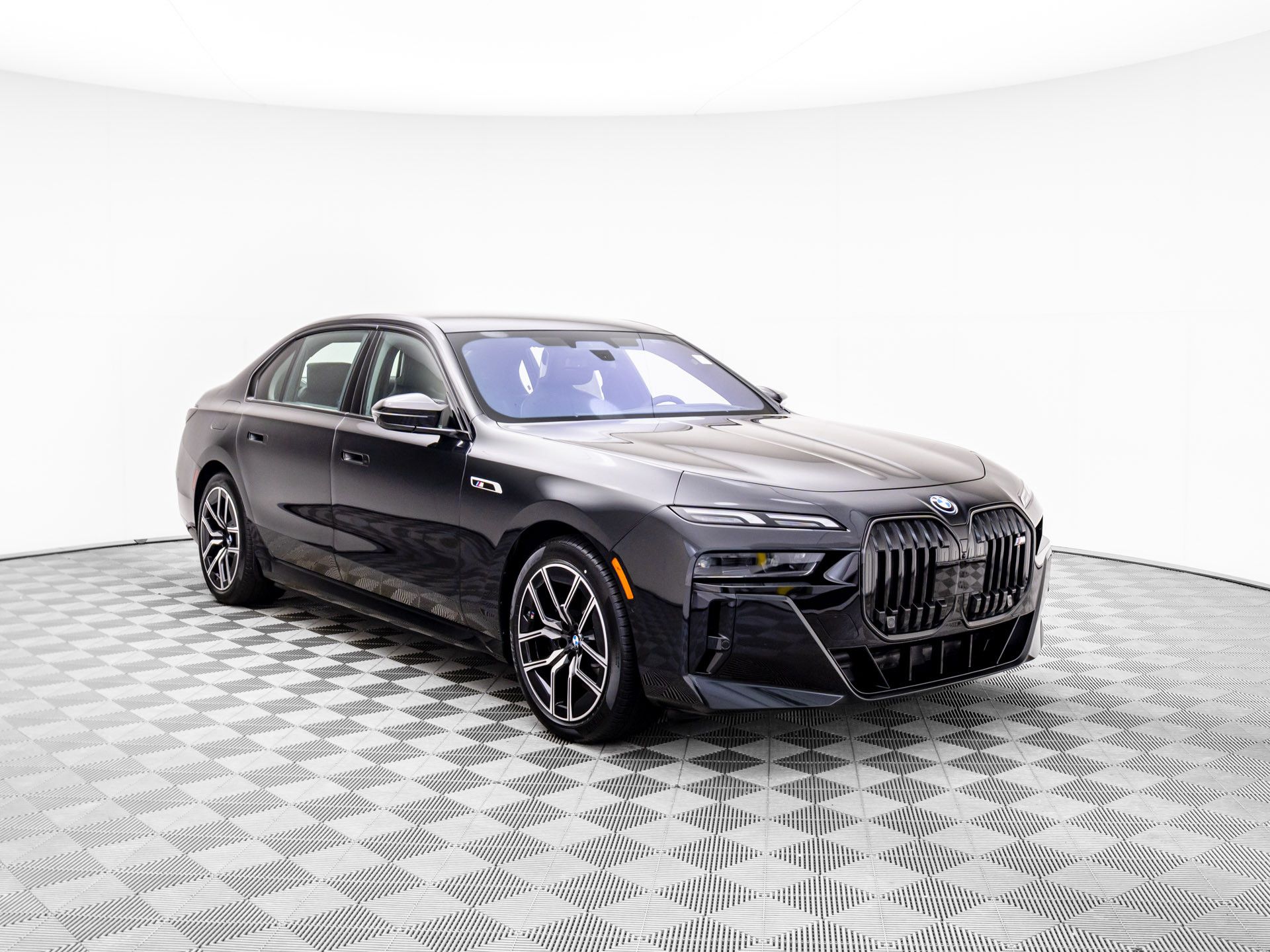 New 2025 Black Sapphire Metallic BMW M70 image 8