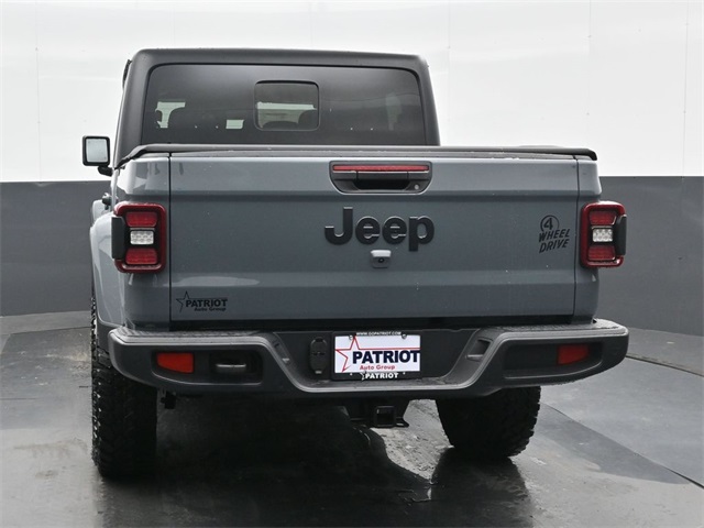 2024 Jeep Gladiator Willys photo 2