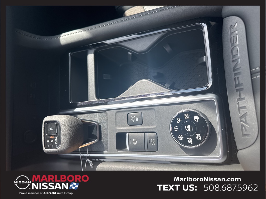 2025 Nissan Pathfinder SL photo 29