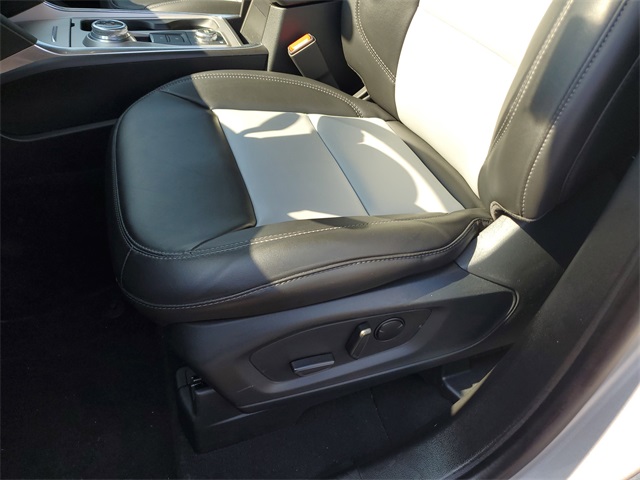 2023 Ford Explorer XLT photo 13