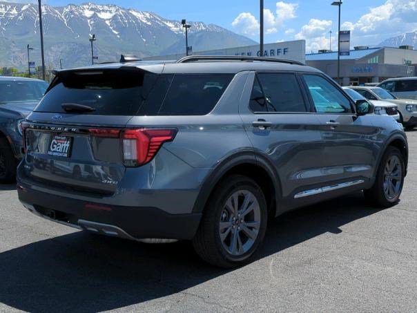 2025 Ford Explorer photo 3