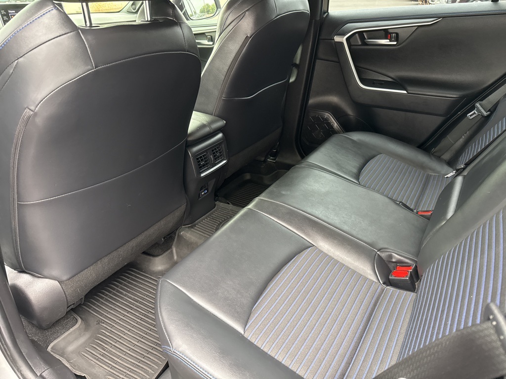 2022 Toyota RAV4 Hybrid XSE photo 16