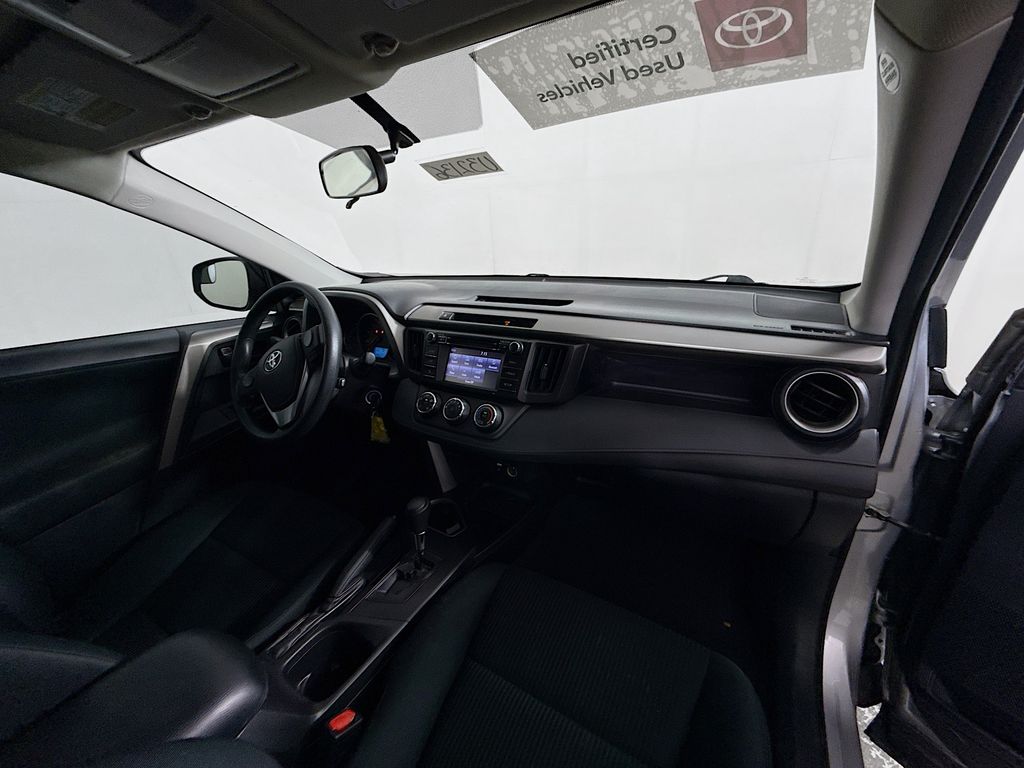 2016 Toyota RAV4 LE photo 27