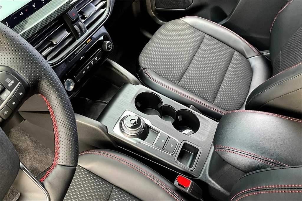2025 Ford Escape Hybrid ST-Line Select photo 10