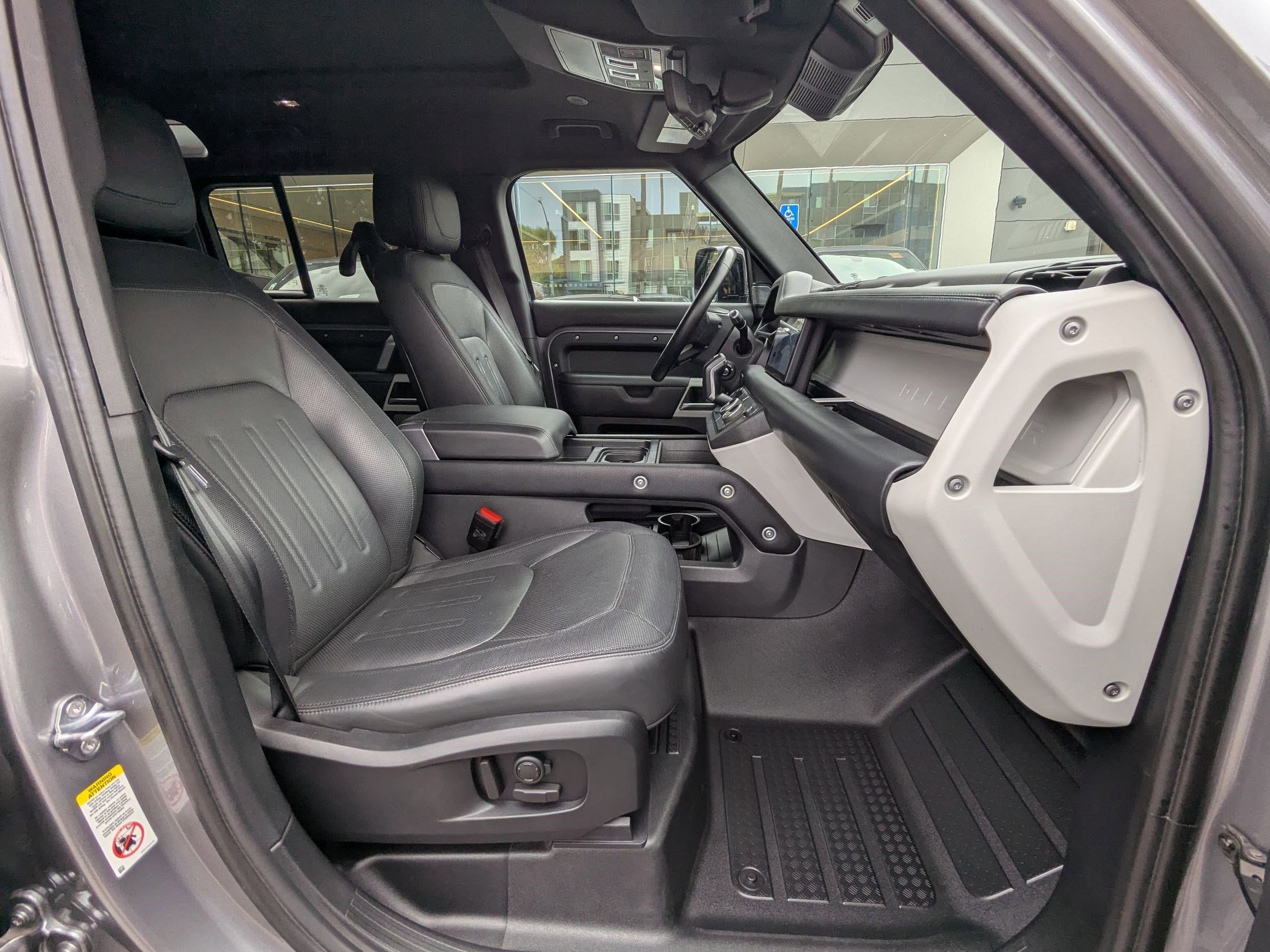 2022 Land Rover Defender X-Dynamic HSE photo 23