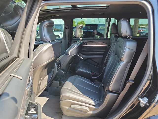 2021 Jeep Grand Cherokee Overland photo 11