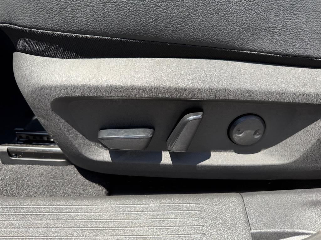 2025 Nissan Rogue SL photo 20