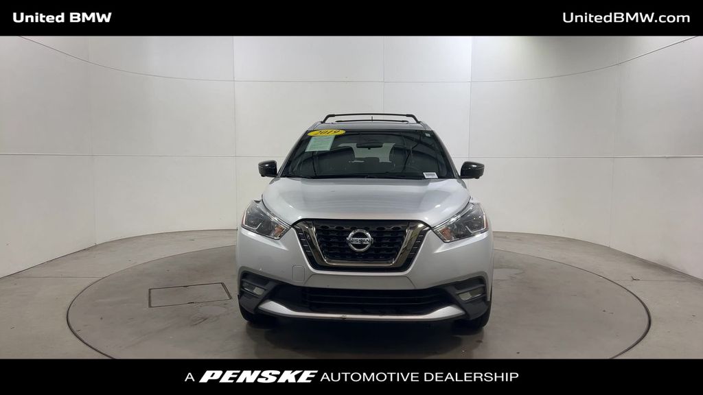 2019 Nissan Kicks SR photo 3