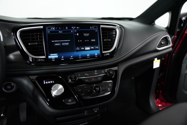 2026 Chrysler Pacifica photo 7