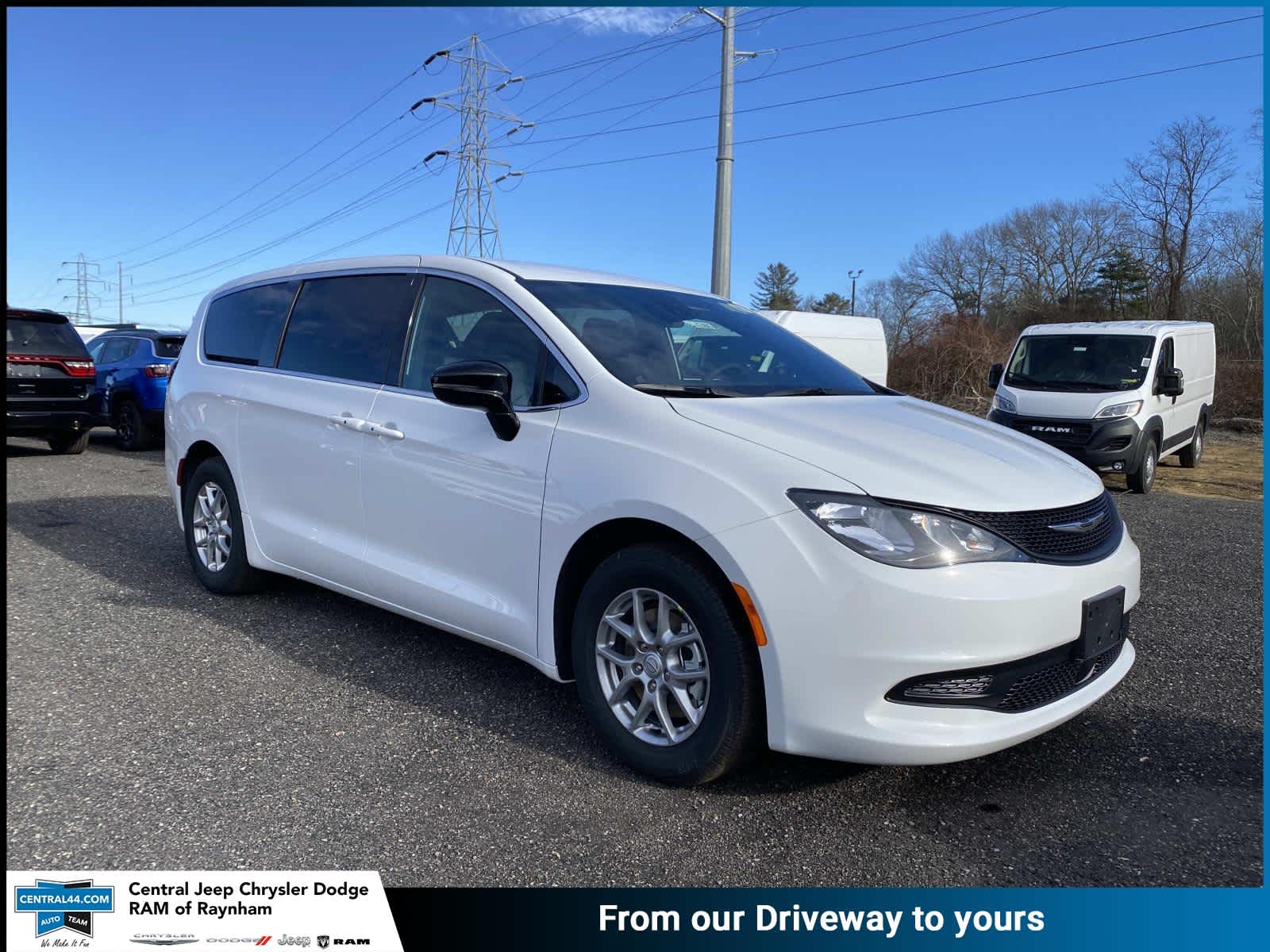 2026 Chrysler Voyager LX's photo