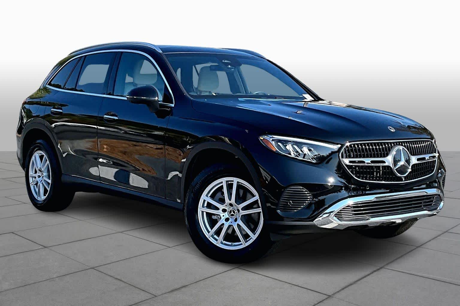 2025 Mercedes Benz GLC 300 photo 3