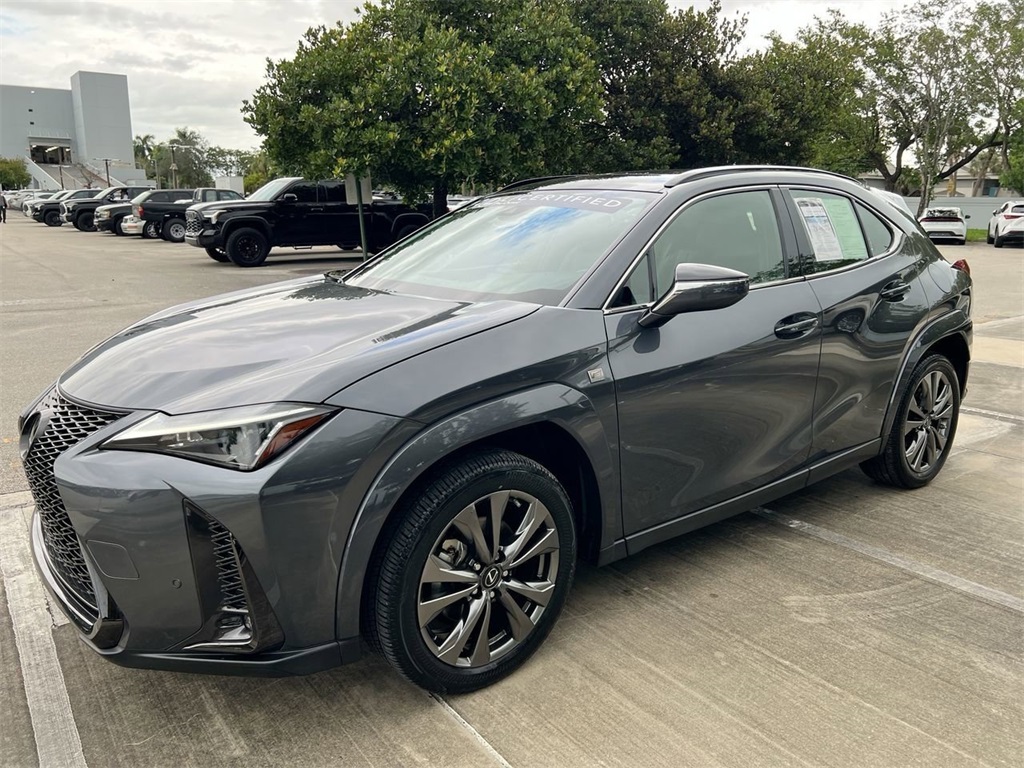 2023 Lexus UX 250h F SPORT Design photo 3
