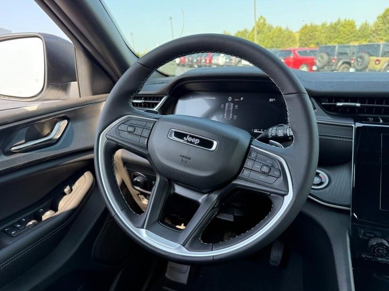 2025 Jeep Grand Cherokee Laredo X photo 7