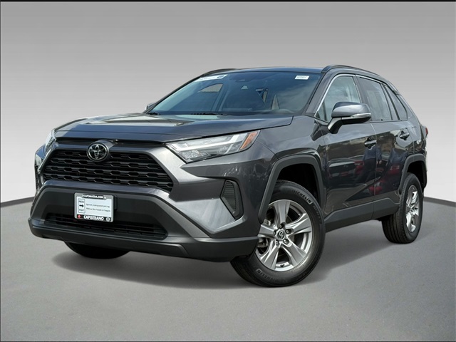 2024 Toyota RAV4 XLE's photo
