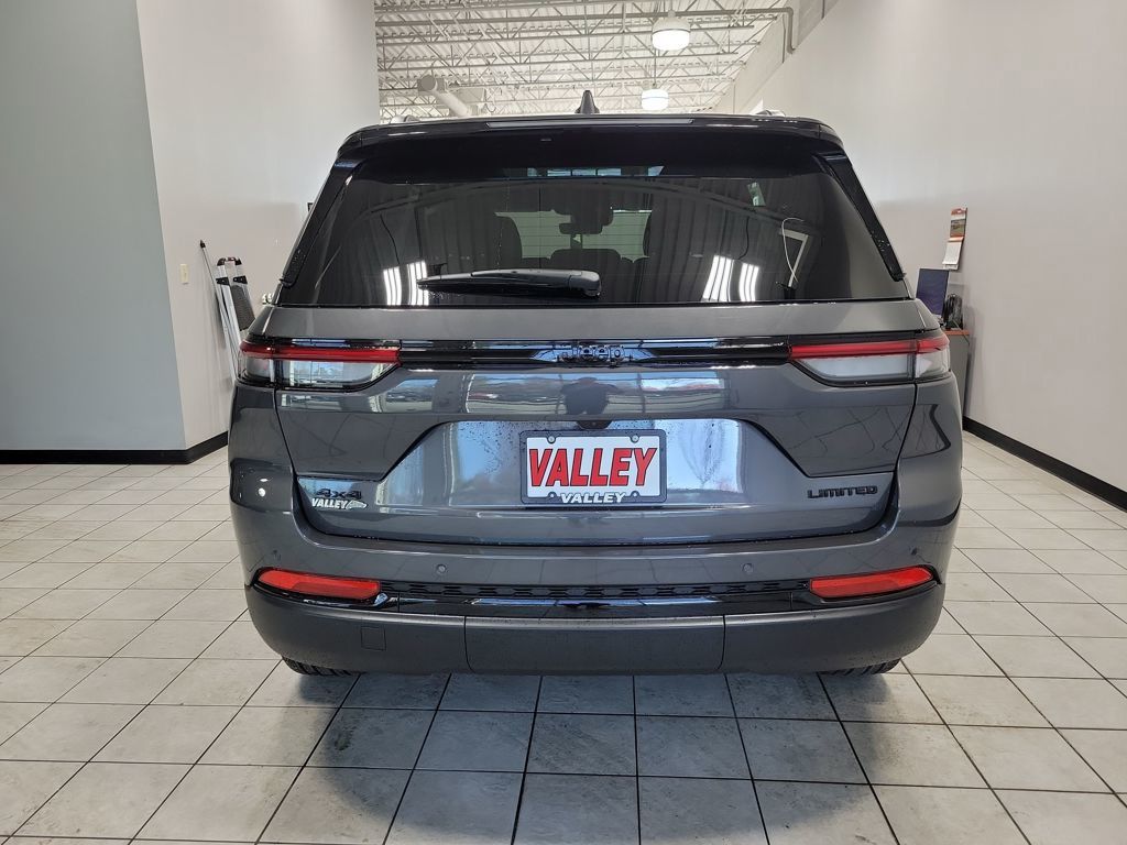 2025 Jeep Grand Cherokee Limited photo 4