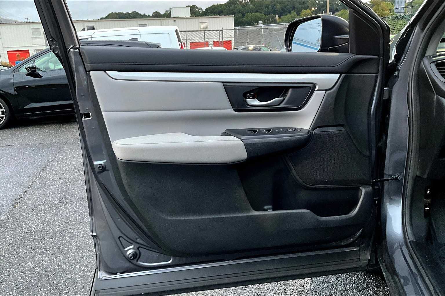 2017 Honda CR-V LX photo 19