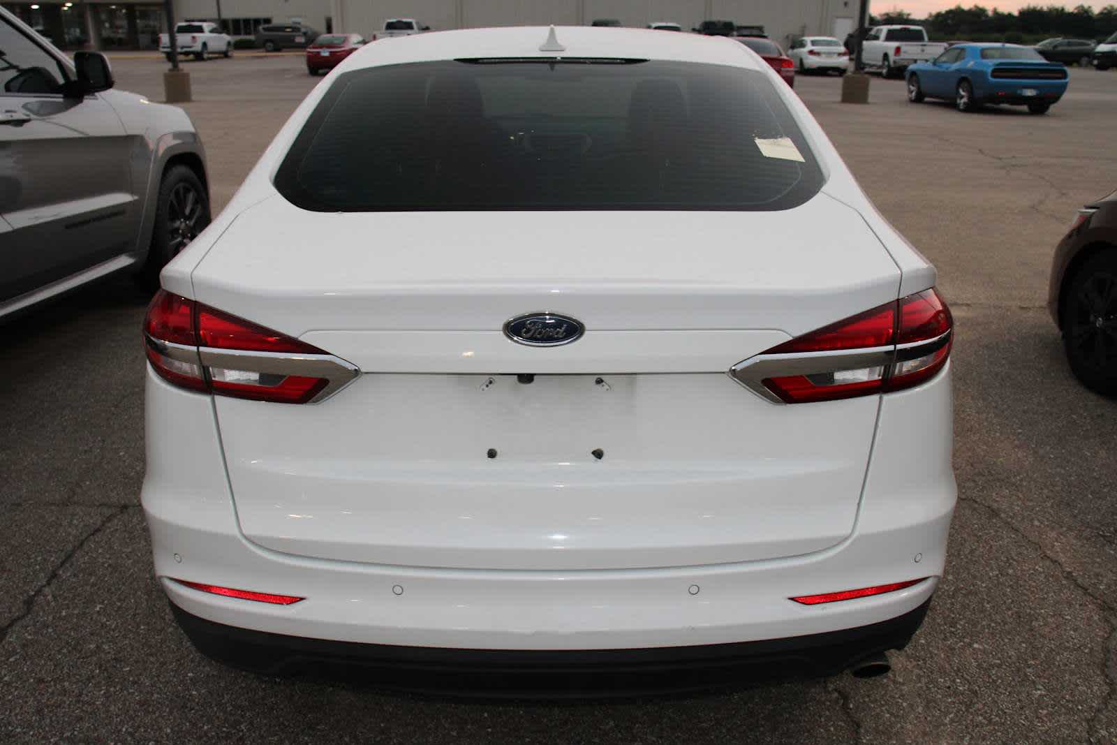 2020 Ford Fusion SE photo 3