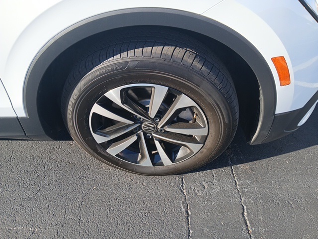 2024 Volkswagen Tiguan photo 2