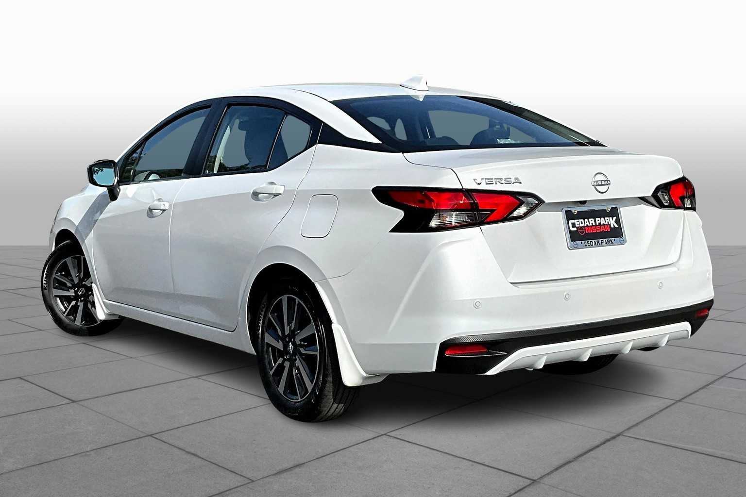 2025 Nissan Versa SV photo 11