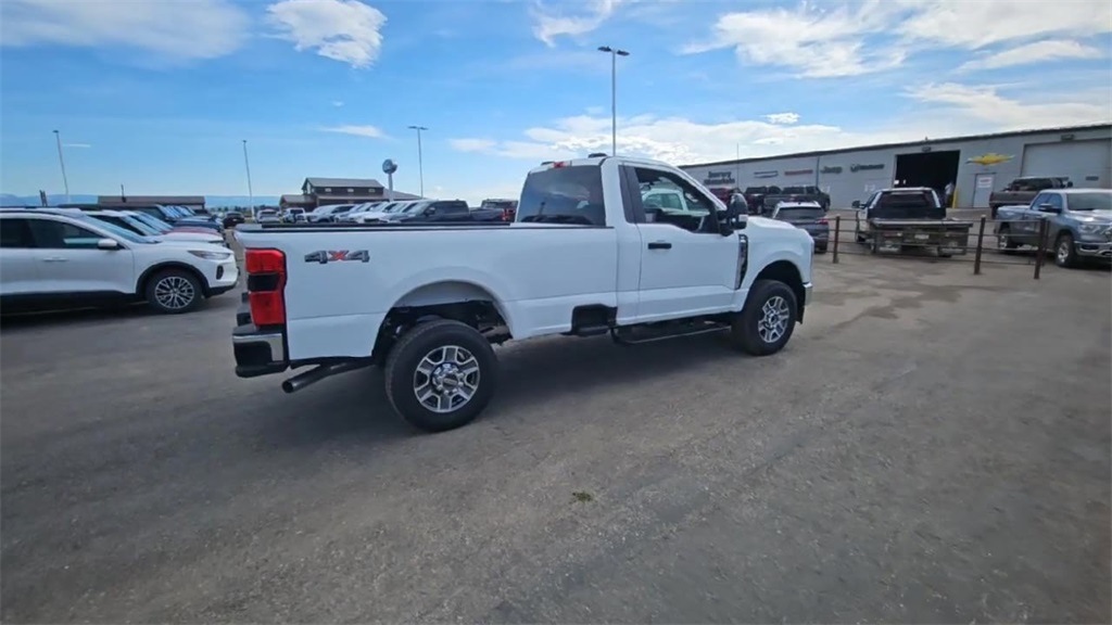 2025 Ford F-350 XLT photo 8