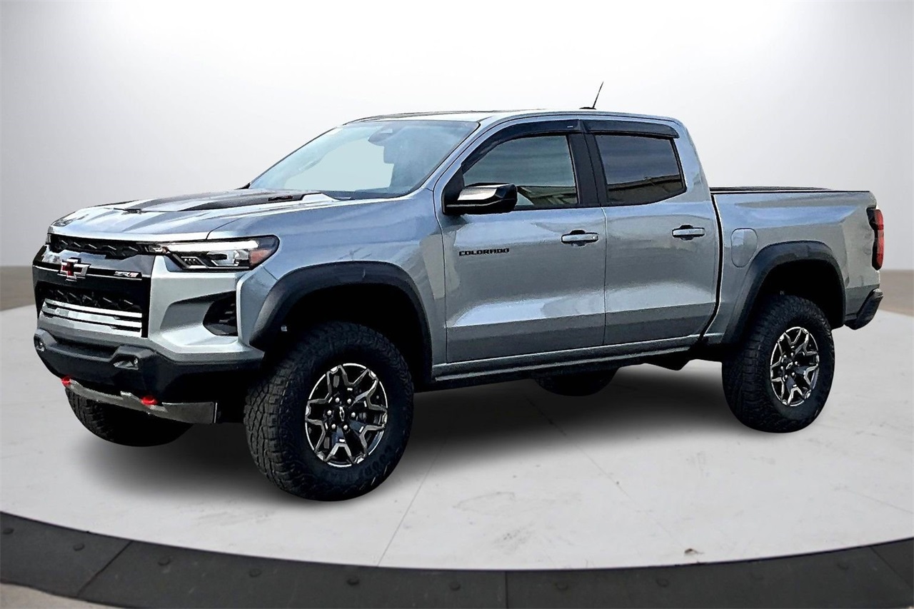 2026 Chevrolet Colorado ZR2 photo 3
