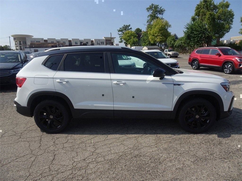 2024 Volkswagen Taos SE photo 7
