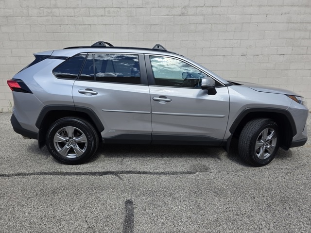 2024 Toyota RAV4 Hybrid XLE photo 5