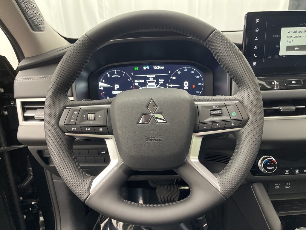 2025 Mitsubishi Outlander SE photo 3