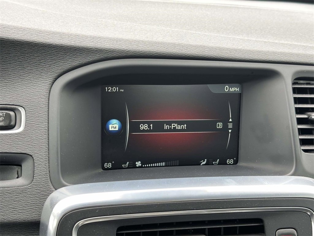 2016 Volvo S60 T5 Drive-E Premier photo 3