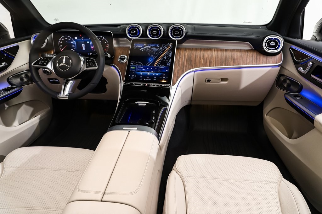 2025 Mercedes Benz GLC 300 4MATIC photo 7