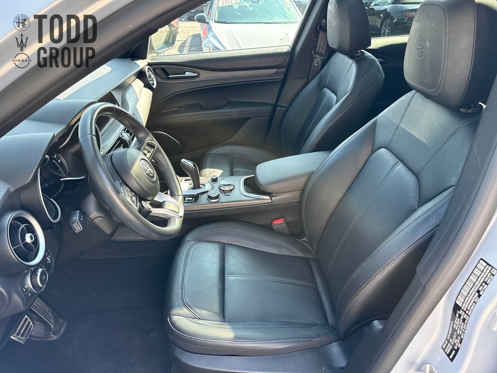 2022 Alfa Romeo Stelvio Ti photo 9