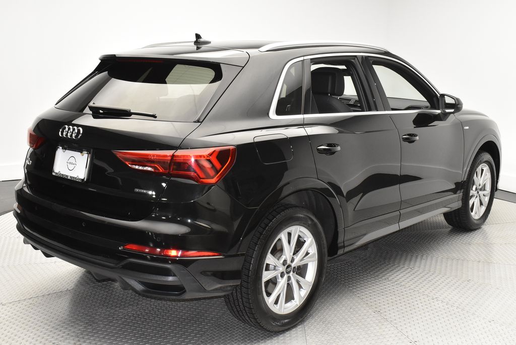2023 Audi Q3 45 TFSI S line Premium photo 4