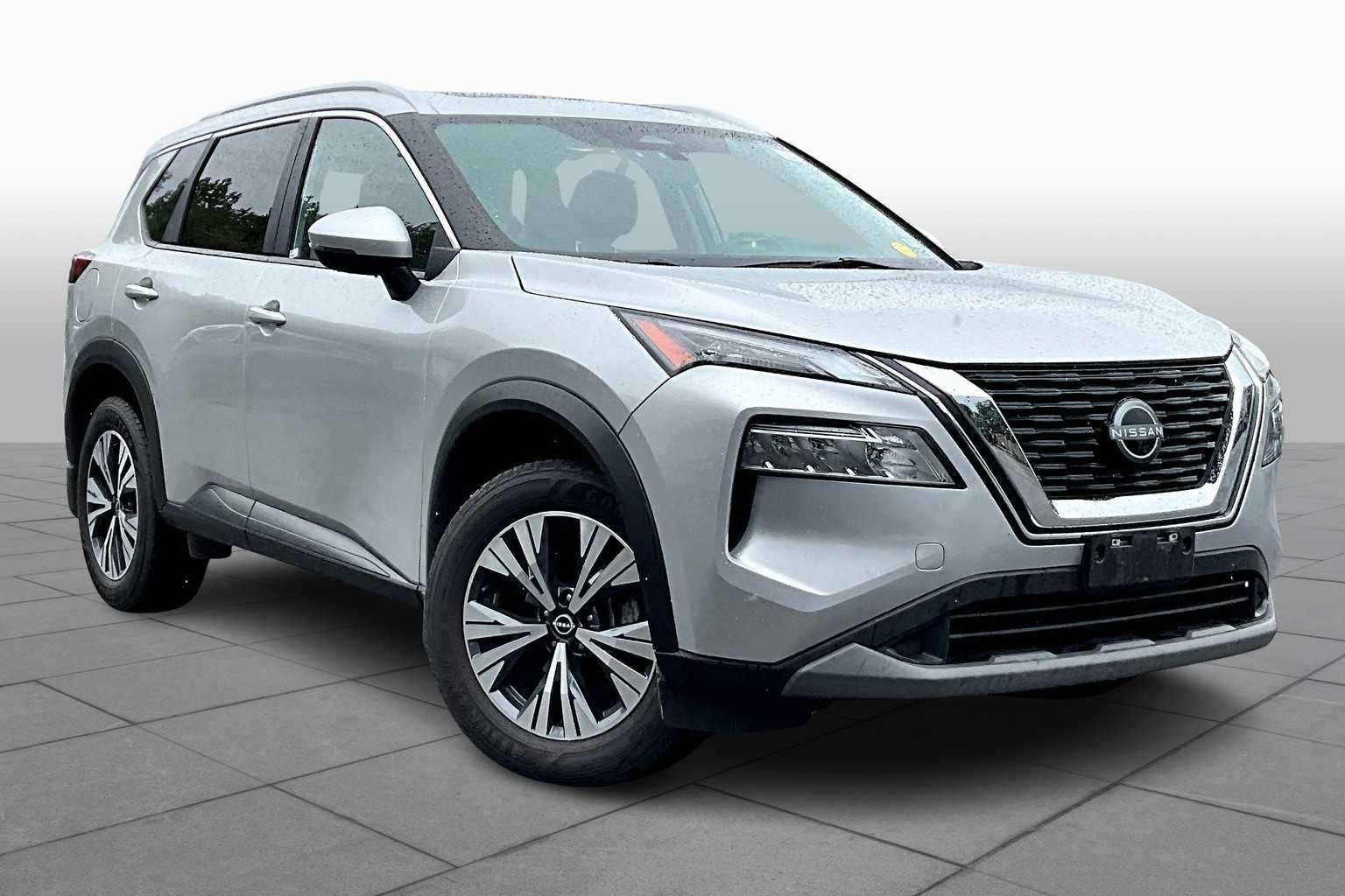 2022 Nissan Rogue SV photo 2