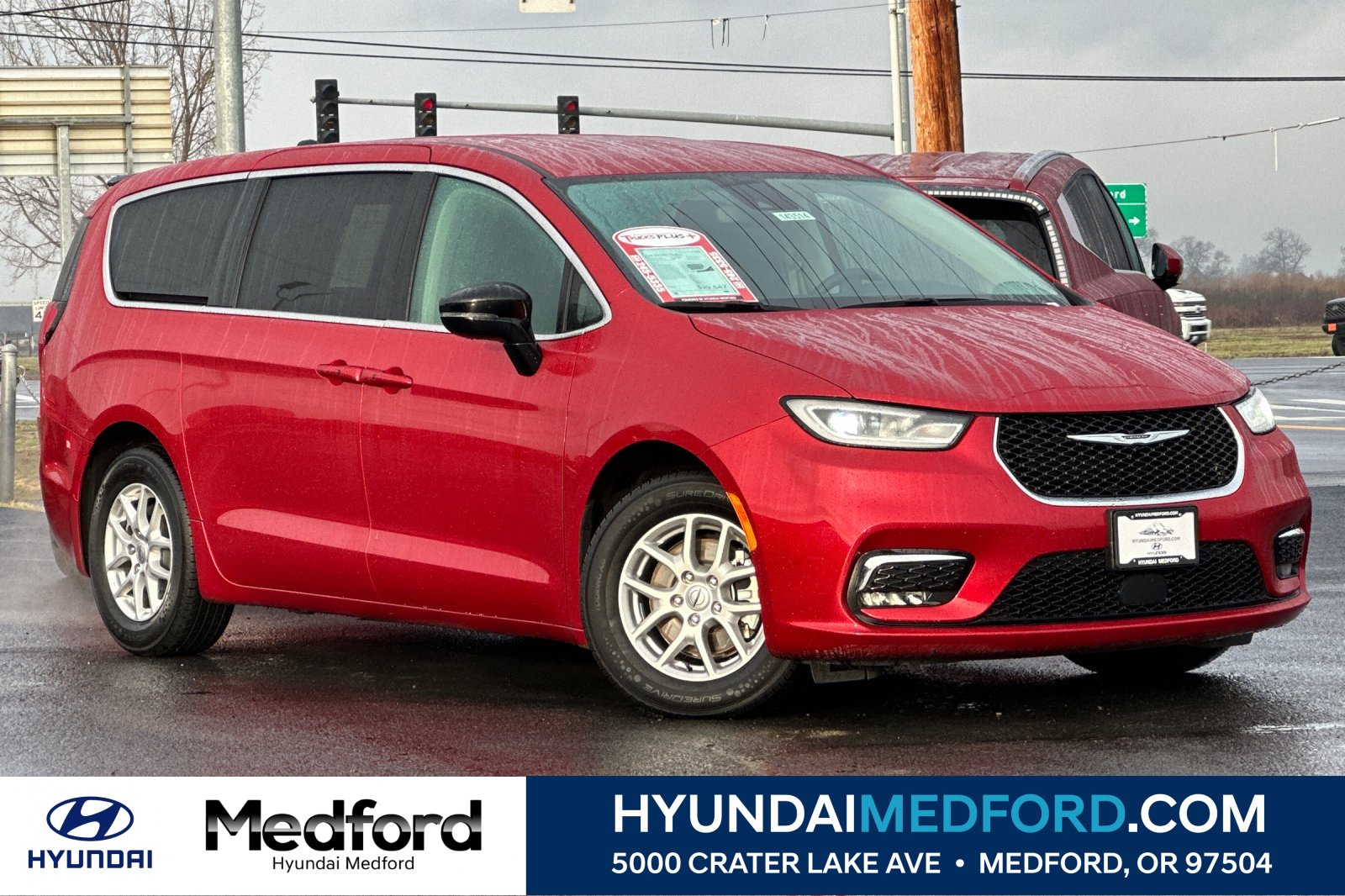 2024 Chrysler Pacifica Touring L's photo