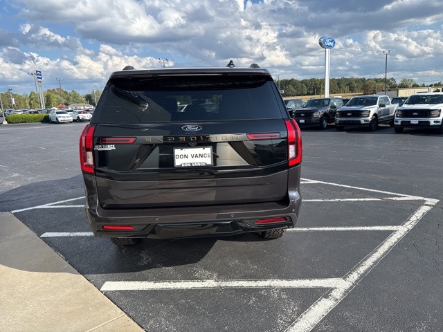 2025 Ford Expedition photo 4