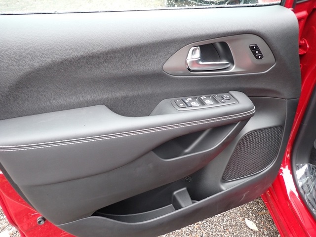 2026 Chrysler Pacifica photo 15