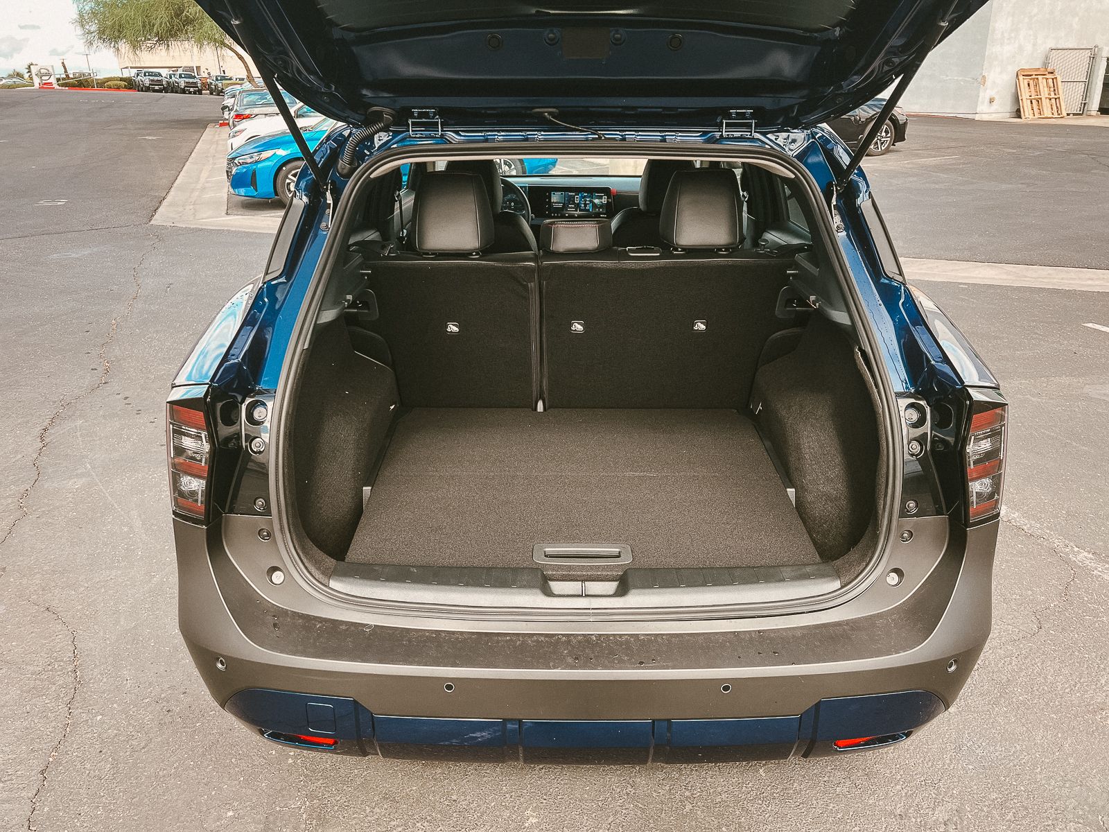 2026 Nissan Kicks SR photo 6