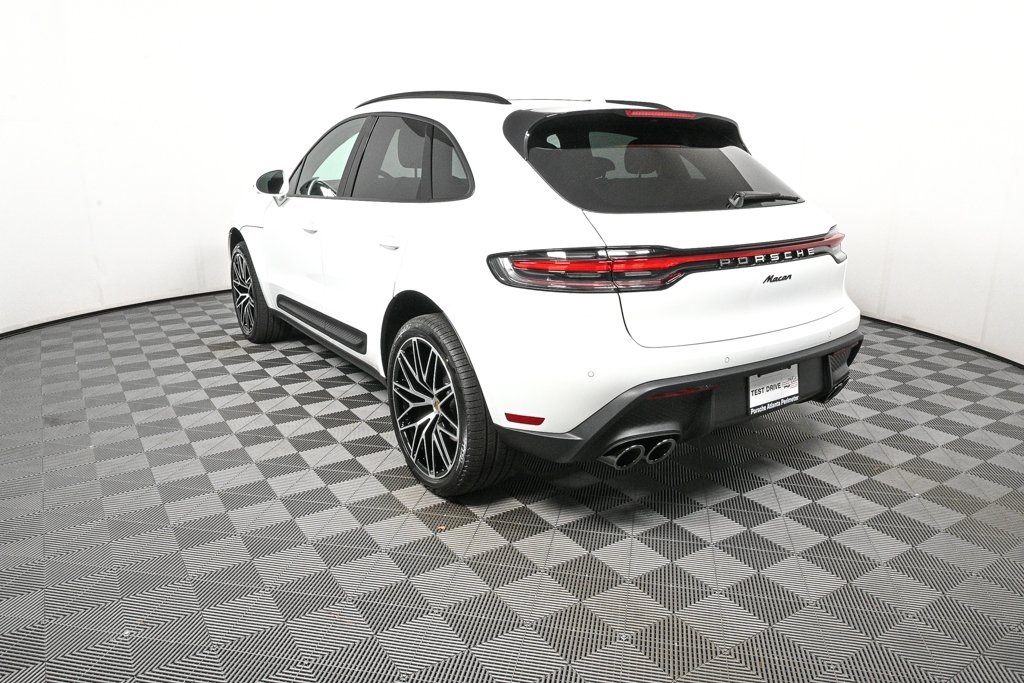 2026 Porsche Macan T photo 3