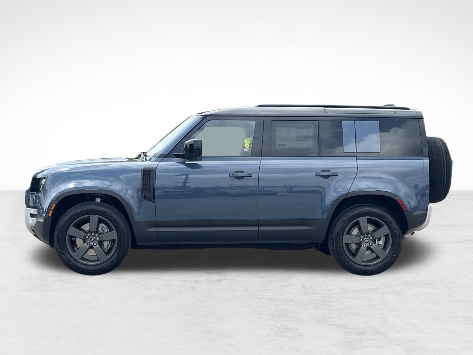 2025 Land Rover Defender S photo 2