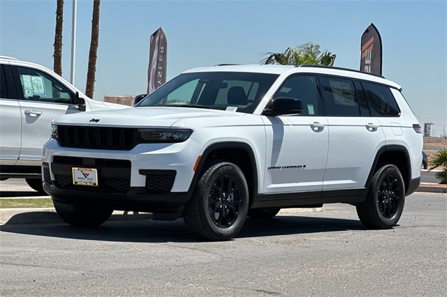 2025 Jeep Grand Cherokee Altitude photo 7