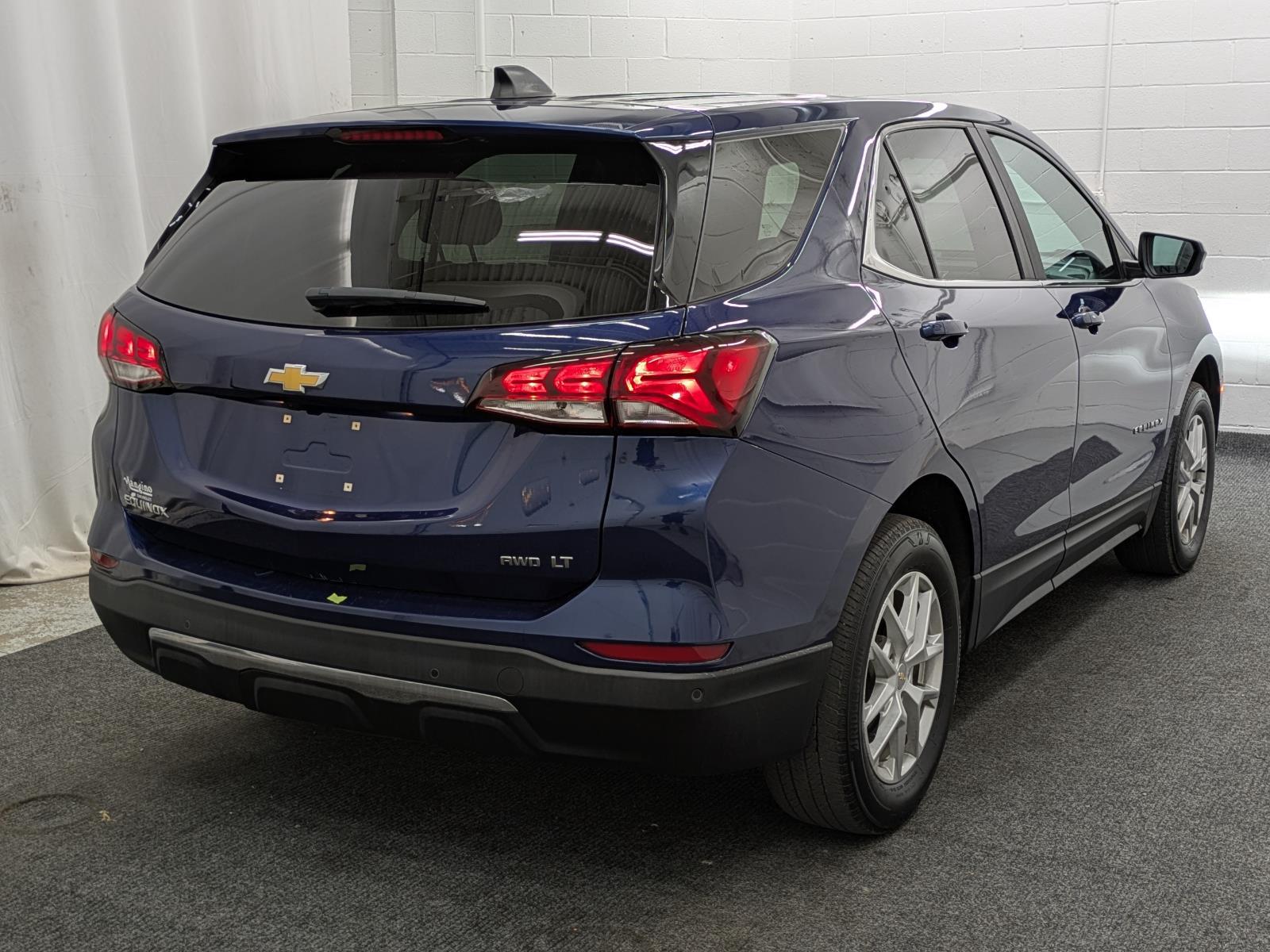 2022 Chevrolet Equinox LT photo 2