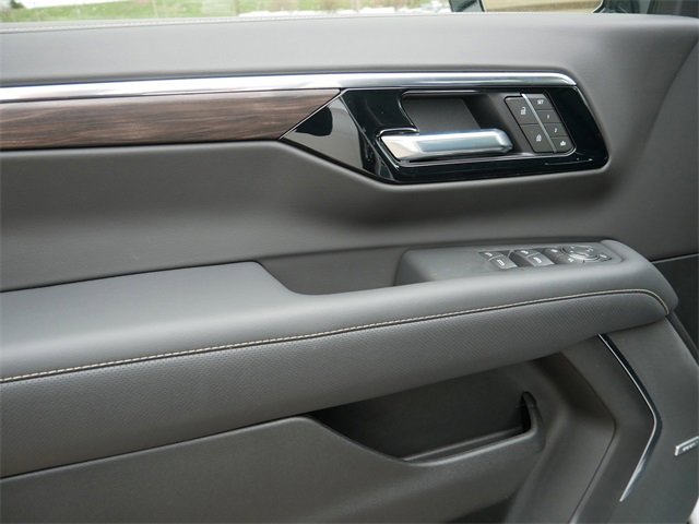 2025 Chevrolet Suburban Premier photo 11