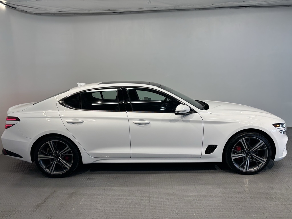 2025 Genesis G70 Sport Prestige photo 7