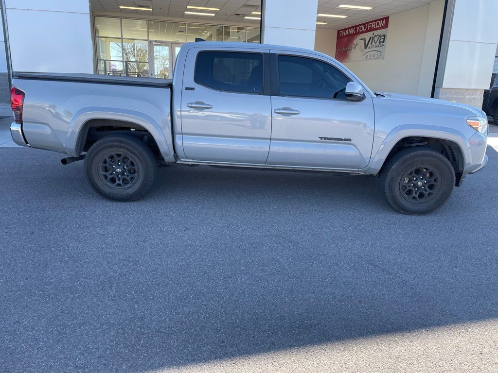 2019 Toyota Tacoma SR5 photo 2
