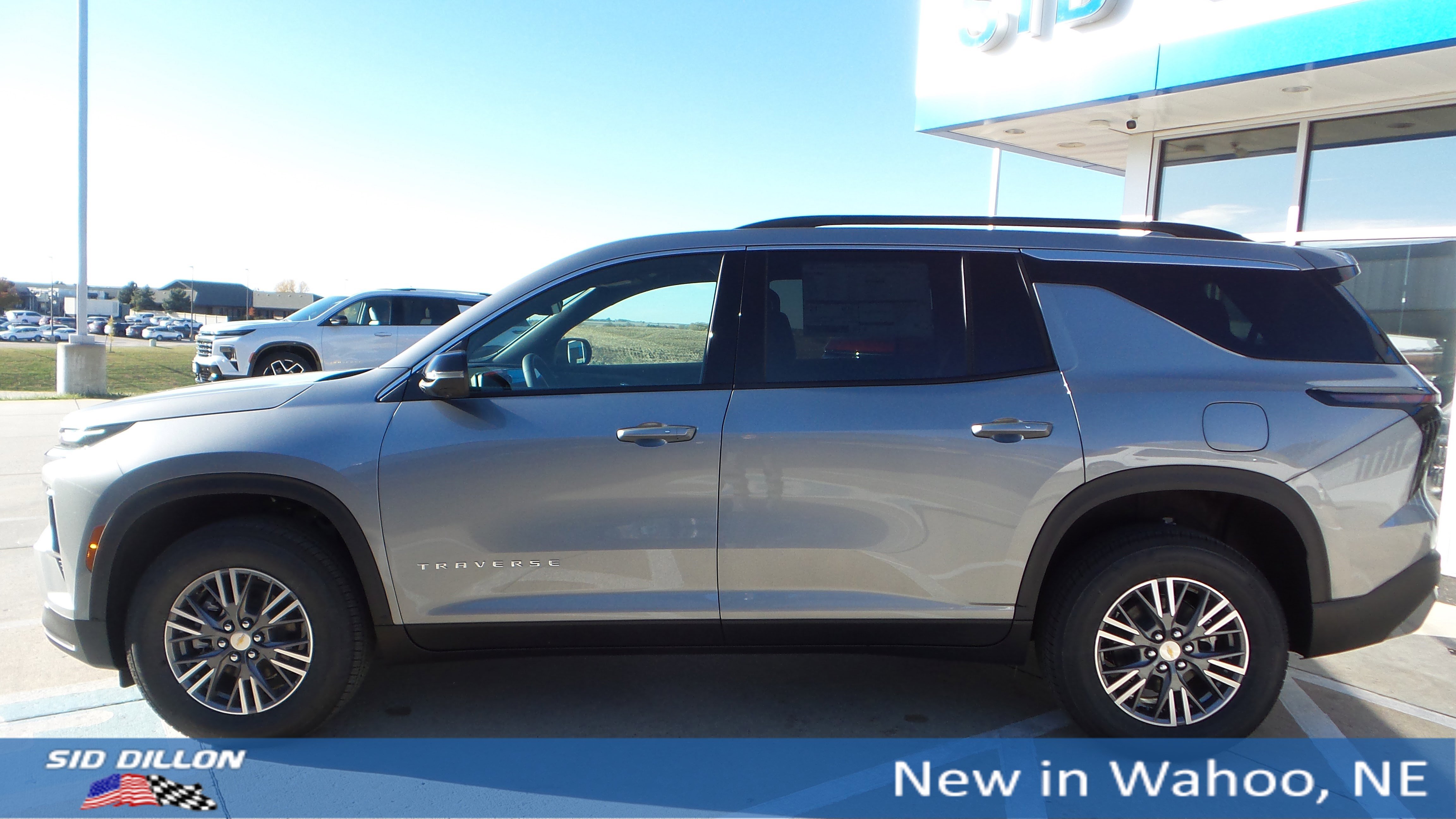 2026 Chevrolet Traverse photo 2