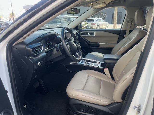 2020 Ford Explorer XLT photo 3